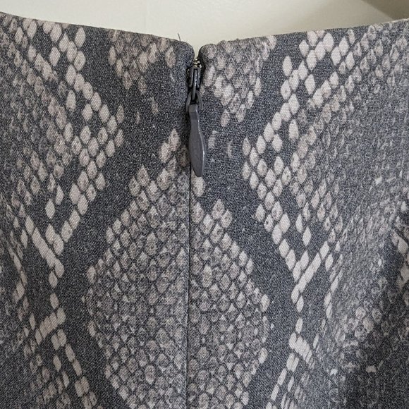 Calvin Klein Sheath Dress - Snakeskin Sleek Belt Silver Grey Fitted Slit Size 6 - Picture 12 of 15